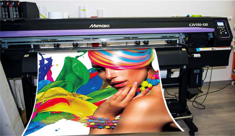 Mimaki CJV imprimiendo poster